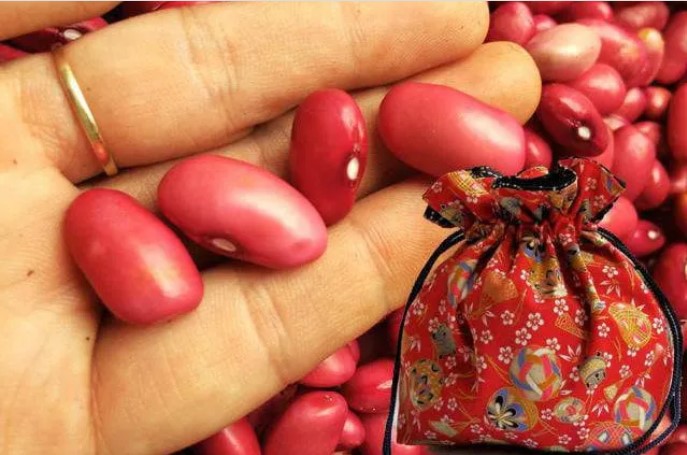 Người xưa dặn kỹ: Đặt 3 vật này dưới gối, sự nghiệp thăng hoa, tiền tài rủng rỉnh, gia đình êm ấm quanh năm