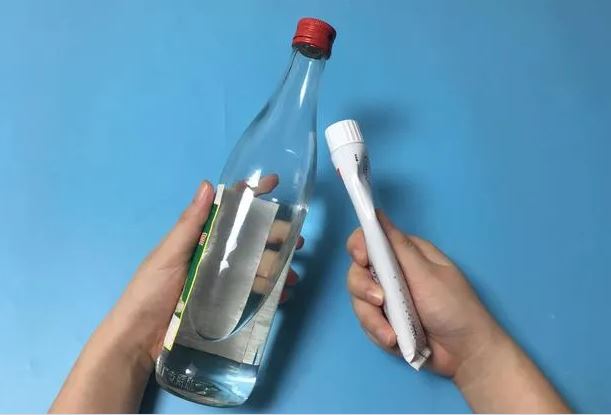 Hòa kem đánh răng với rượu trắng: Giải quyết vấn đề khó nhằn nhà nào cũng gặp, nên học theo ngay