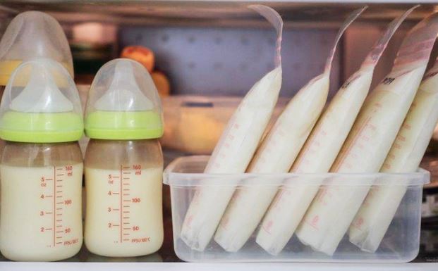 Bé bị tiêu chảy khi ăn sữa mẹ rã đông, sai lầm từ khâu trữ sữa