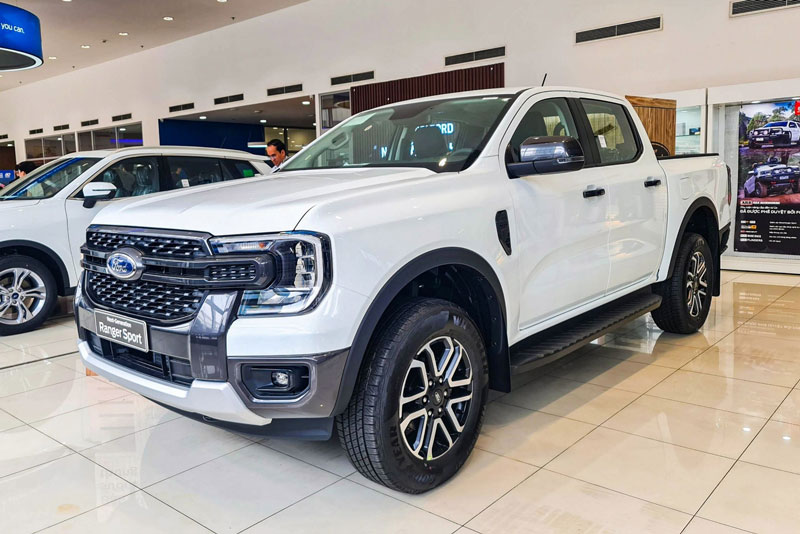 Cận cảnh Ford Ranger Sport có giá 864 triệu đồng tại Việt Nam