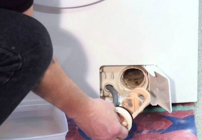Máy giặt dùng lâu tích đầy xơ vải, làm theo 3 bước này để hết sạch cặn bẩn