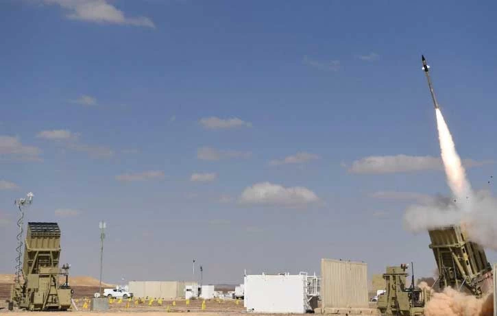 Quân đội Mỹ thử nghiệm đánh chặn từ hệ thống phòng không Vòm Sắt tại Trường bắn tên lửa White Sands, bang New Mexico. Vòm Sắt được thiết kế để đánh chặn và tiêu diệt các tên lửa tầm ngắn và đạn pháo. Ảnh: Defense News 