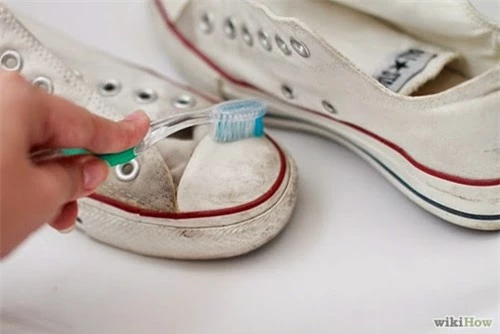 5 cách làm sạch giày trắng hiệu quả