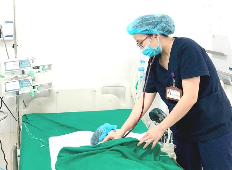 Bé gái 13 tuổi hôn mê sâu, nguy kịch vì mắc tiểu đường: Những dấu hiệu cảnh báo cha mẹ tuyệt đối không được bỏ qua