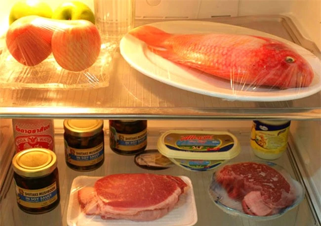 2 kiểu bảo quản thịt, cá trong tủ lạnh rất phổ biến vào mùa hè dễ sinh chất gây ung thư - Ảnh 3.