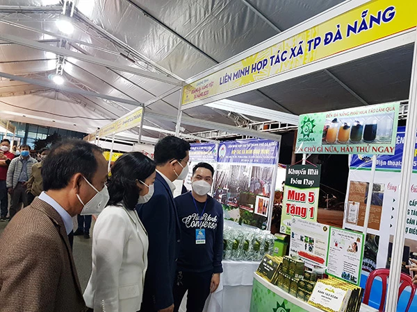 Liên minh HTX TP Đà Nẵng tổ chức cho các HTX thành viên tham gia các hội chợ, triển lãm nhằm giới thiệu sản phẩm, kết nối cung - cầu