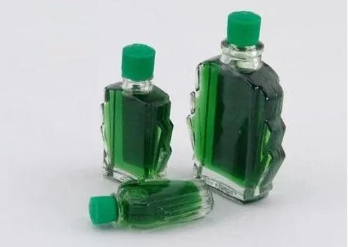 Vì sao nên đặt một lọ dầu gió trong nhà vệ sinh: Lợi ích tuyệt vời mà nhiều người chưa biết