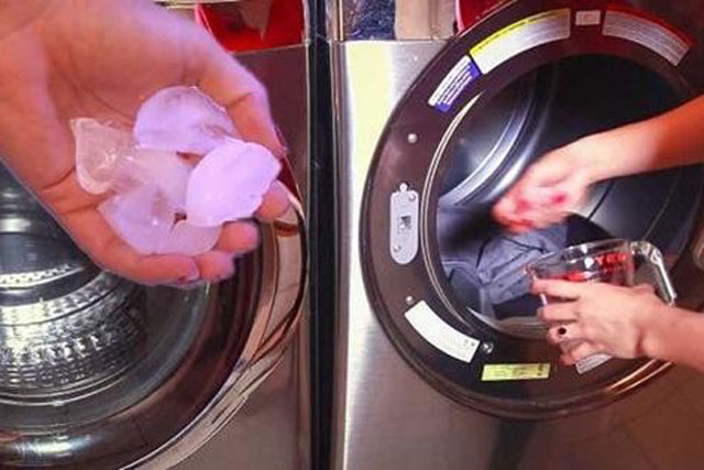 Cho thứ này vào máy giặt, đồ lấy ra tự phẳng, mặc trăm lần cũng không bạc màu