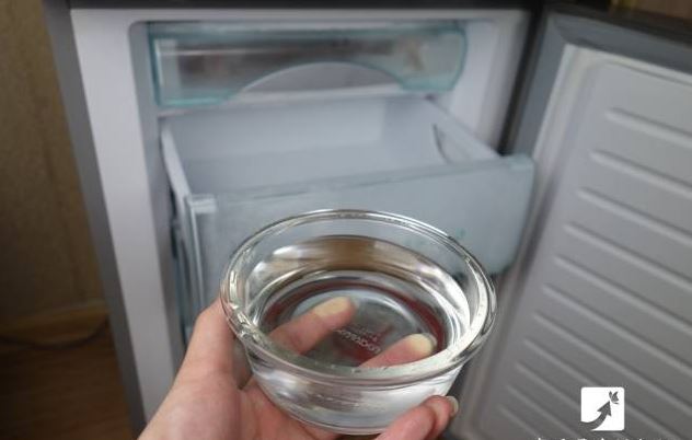 Để bát nước trong tủ lạnh chỉ sau 1 đêm ngủ dậy bạn sẽ thấy được điều vô cùng bất ngờ