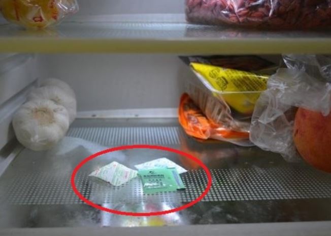 Đặt gói hút ẩm trong tủ lạnh, điều kỳ diệu sẽ xảy ra