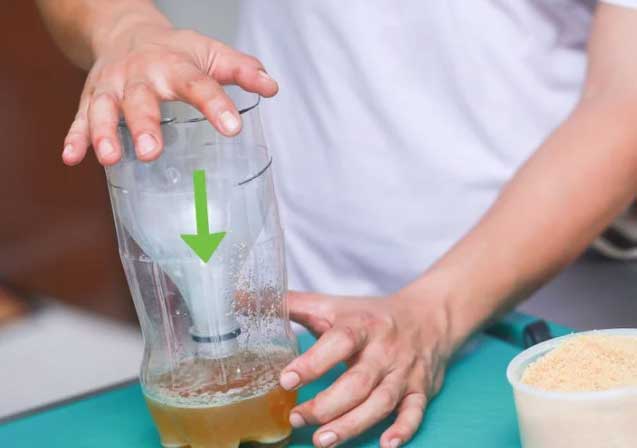 Cho dầu ăn vào chai nhựa rỗng rồi để vào góc khuất: Điều kỳ diệu xảy ra sau 1 đêm