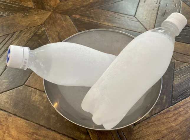 Đặt 2 chai nước trong phòng theo cách này, nhà mát rượi không cần điều hòa