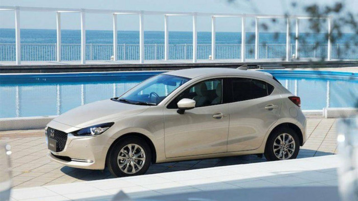 Mazda 2 lược bớt phiên bản, giá rẻ như Hyundai Grand i10
