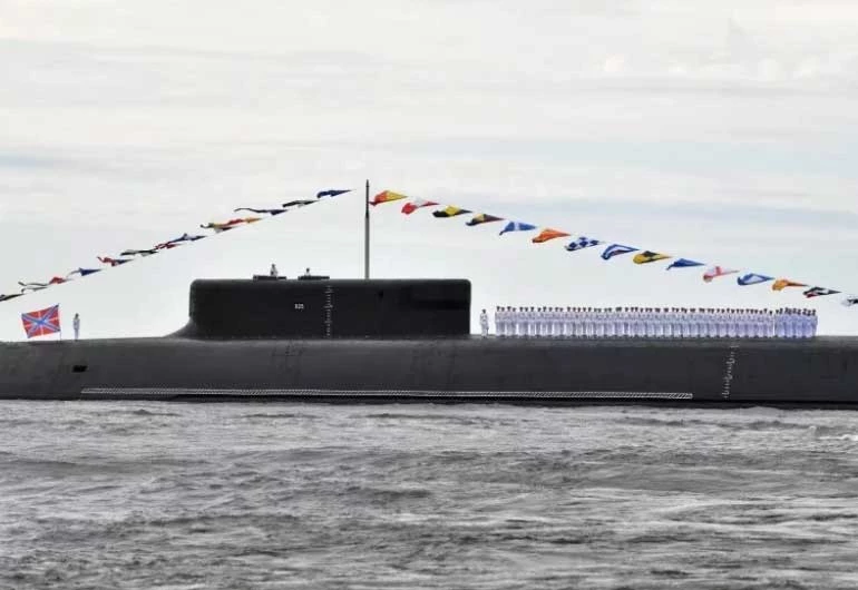 Các thủy thủ của Hải quân Nga trên tàu ngầm chạy bằng năng lượng hạt nhân Knyaz Vladimirt năm 2021. Ảnh: AFP/Getty Images