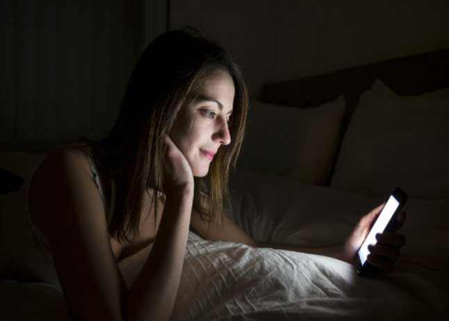 4 thời điểm dùng điện thoại độc hại nhất, mang lại đủ thứ bệnh tật cho cơ thể