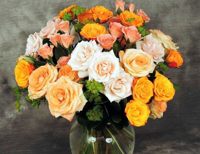 Cắm hoa hồng đừng chỉ dùng nước lã: Cho 1 thìa này vào bình, hoa nở bung, cả tuần vẫn tươi