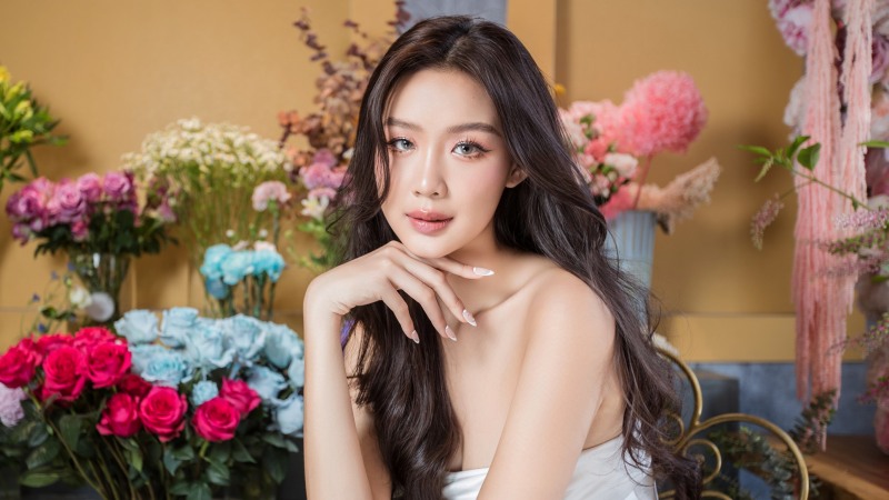 Hoa hậu Bảo Ngọc ngọt ngào tựa nàng công chúa giữa vườn hoa