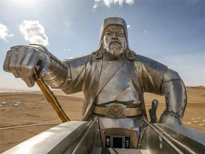 Tượng Thành Cát Tư Hãn ở Ulan Bator, thủ đô Mông Cổ. (Ảnh: EPA)
