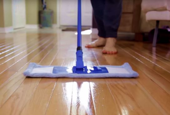 Lau sàn nhà không dùng nước lã, lấy 4 thứ này lau một lần sạch cả tuần