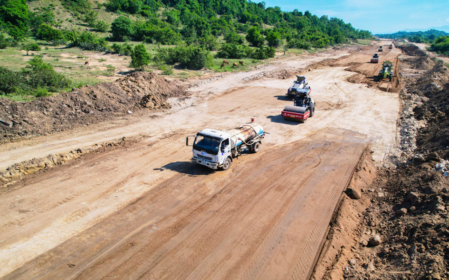 Sẽ khởi công 10 dự án giao thông trong quý II/2023