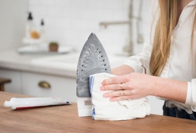 Mẹo làm sạch đồ đạc bằng kem đánh răng