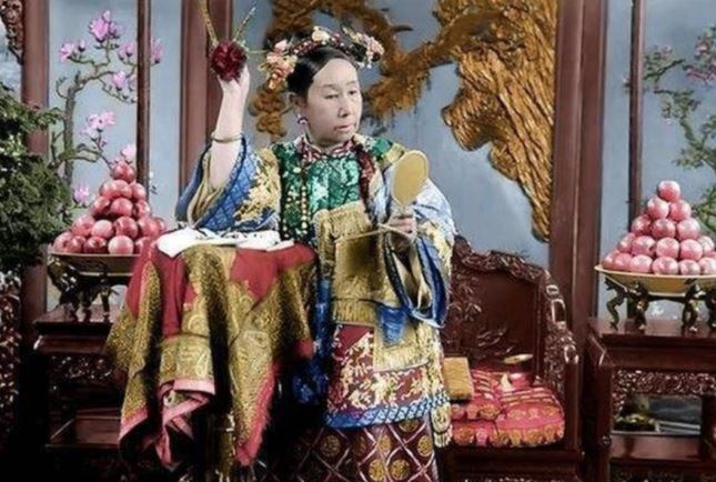 Lối sống xa hoa và bí ẩn khủng khiếp giấu trong móng tay của Từ Hi Thái hậu