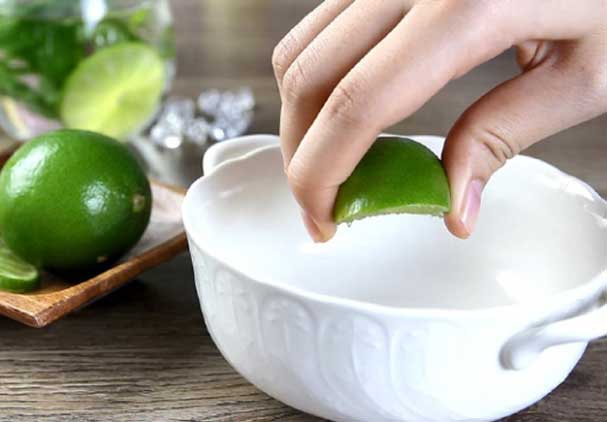 Mẹo làm sạch vết ố vàng trên tách trà, cốc sứ hiệu quả