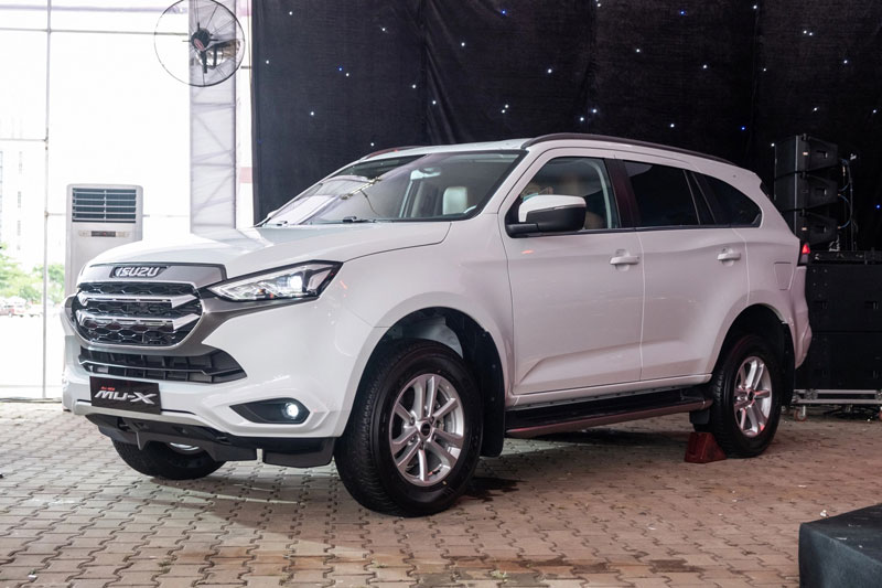 B&#x1EA3;ng gi&#xE1; xe Isuzu th&#xE1;ng 6/2023