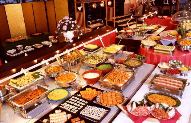 Nhân viên nhà hàng buffet lâu năm tiết lộ: 4 cách giúp bạn ăn buffet thông minh không lo bị thiệt thòi