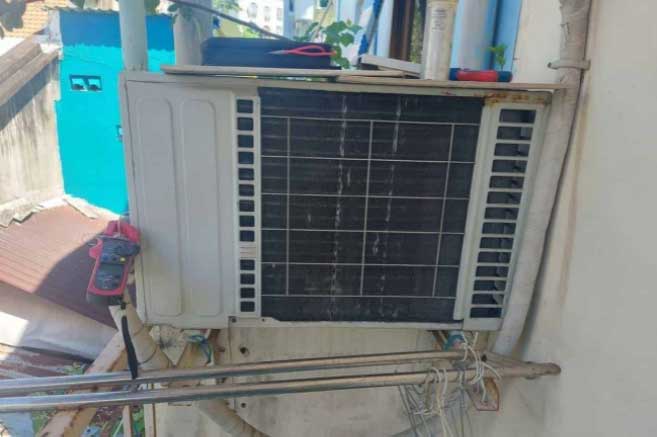 Dàn nóng điều hòa mưa gió tạt vào có cần che không? Thợ lâu năm sẽ cho bạn đáp án