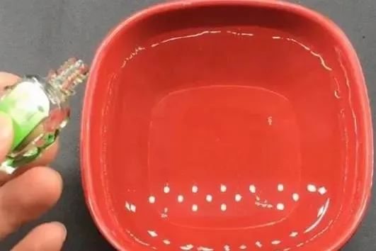 Cho thứ này vào bát nước đặt cạnh giường, muỗi không dám đến gần, cả nhà ngủ ngon giấc