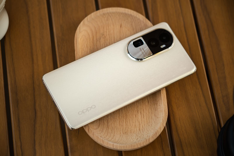 Cận cảnh Oppo Reno10 5G: RAM 12 GB, sạc 80W, giá hơn 8 triệu đồng