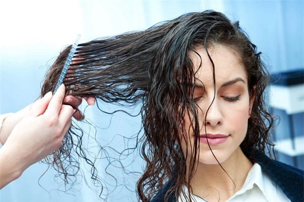 Bỏ thói quen xấu để mái tóc không bị ngày càng mỏng dính