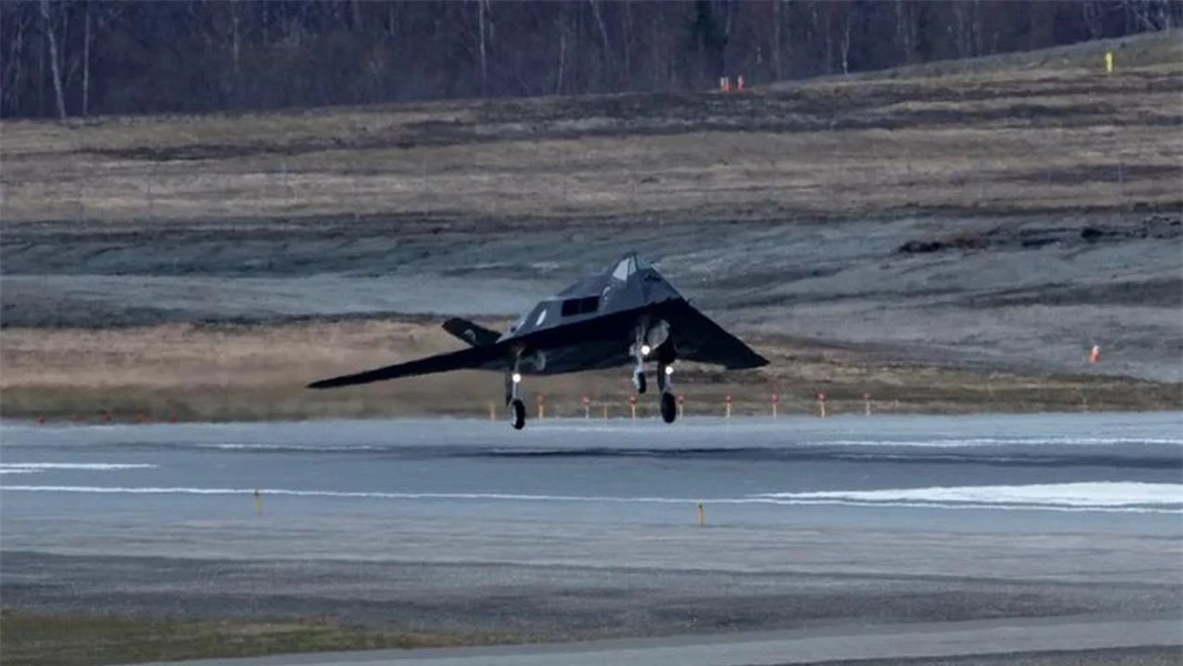 Máy bay tàng hình F-117 nhận nhiệm vụ mới sau 15 năm "nghỉ hưu" - Ảnh 9.