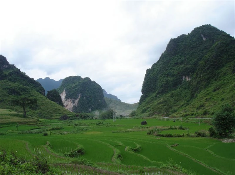 Còn thung lũng nơi có các nàng tiên vẫy gọi Nùng Trí Cao được đặt tên là Lũng Riệc (tiếng Tày riệc có nghĩa là vẫy gọi). Ảnh: Vu Son.