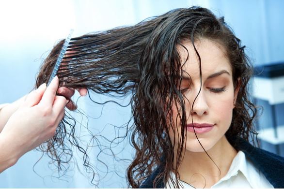 Bỏ thói quen xấu để mái tóc không bị ngày càng mỏng dính