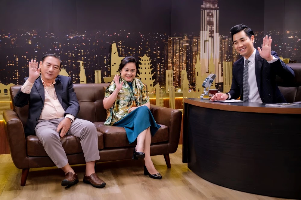 NSƯT Thành Hội và nghệ sĩ Ái Như trong The Khang Show