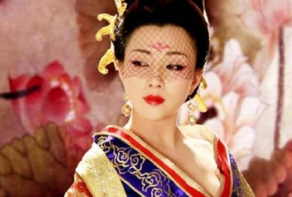 Tổ Tiên dặn dò: “Một nhà có tam voi, quỷ thần không dám động đến”, “tam voi” đó là gì?