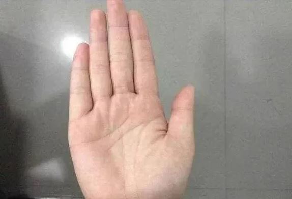 4 dấu hiệu trên bàn tay của người phụ nữ giàu có, phúc lộc hưởng cả đời không hết