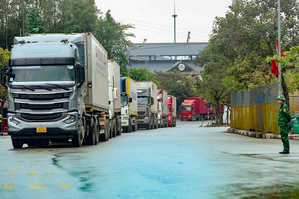 Khuyến cáo doanh nghiệp chuyển hướng thông quan, tránh ùn tắc tại cửa khẩu biên giới
