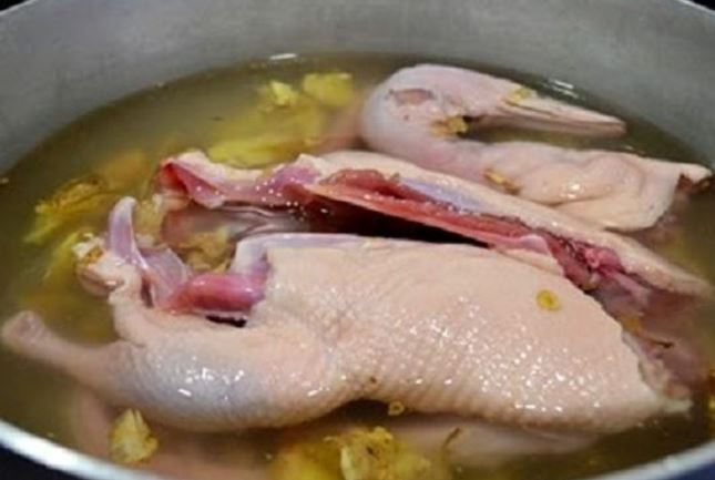 Đầu bếp kinh nghiệm 20 năm chia sẻ loại nước luộc vịt chuẩn nhất, hết sạch mùi hôi thơm ngon đậm thịt
