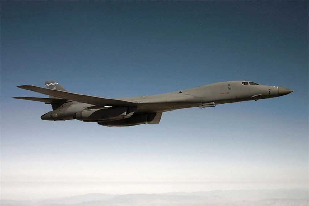 B-1B Lancer đến Anh làm nhiệm vụ cảnh sát trên không - Ảnh 9.