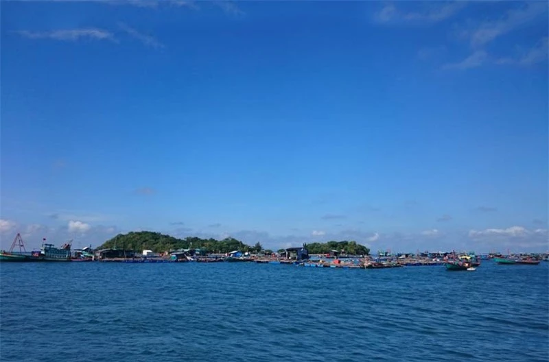 Năm 2007, chính quyền tỉnh Kiên Giang đã chấp thuận chủ trương cho nhà đầu tư thuê một số hòn đảo thuộc quần đảo Hà Tiên để phát triển các khu du lịch sinh thái biển. Ảnh: Diem Dang Dung.