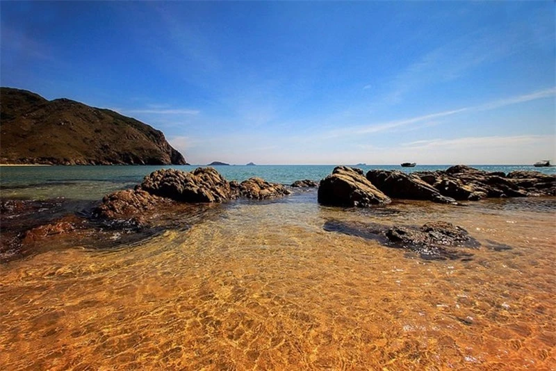 Trong suốt chặng đường ngồi ghe đến với bãi biển Kỳ Co, bạn sẽ vô cùng ngạc nhiên với cảnh thiên nhiên đẹp thơ mộng không thua bất kỳ những bãi tắm nào của các nước khác. Ảnh: Iveryluxubu. Trong suốt chặng đường ngồi ghe đến với bãi biển Kỳ Co, bạn sẽ vô cùng ngạc nhiên với cảnh thiên nhiên đẹp thơ mộng không thua bất kỳ những bãi tắm nào của các nước khác. Ảnh: Iveryluxubu.
