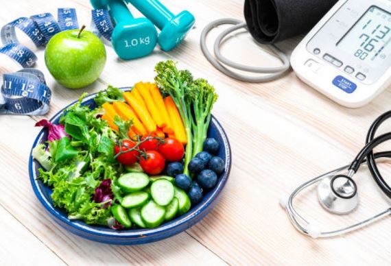 Người bệnh huyết áp cao cần lưu ý gì trong mùa hè?