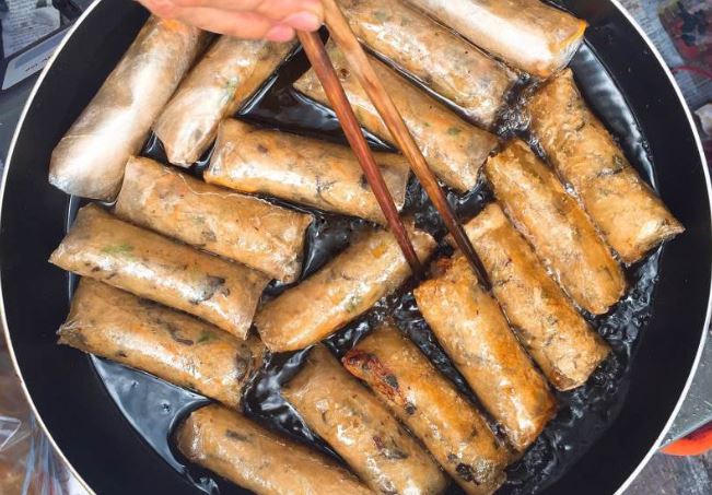 Rán nem đừng vội bỏ thẳng vào chảo mỡ: Làm thêm bước này nem giòn tan, để lâu không lo ỉu