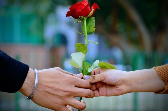 Đàn bà có 2 thứ quý giá, nếu đàn ông được cho tất cả thì có nghĩa là cô ấy yêu bạn rất nhiều