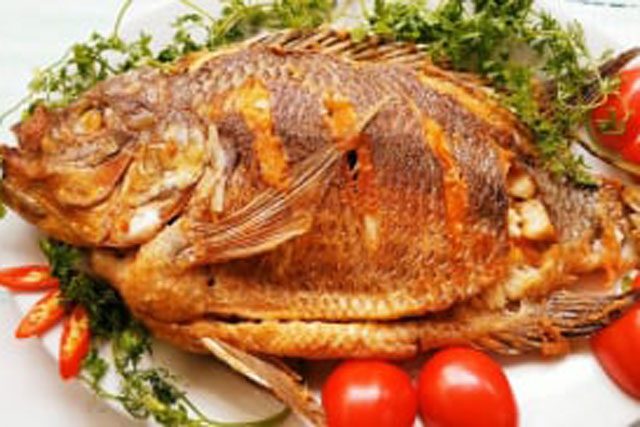 Rán cả đừng chỉ bỏ dầu ăn: Làm thêm bước này cá giòn tan không lo vỡ nát