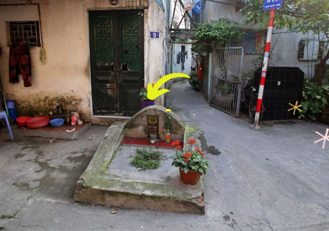 Thầy phong thủy nói rồi: ‘Mộ trước cửa, nước sau nhà’, 2 điều tối kỵ thất thoát đủ đường