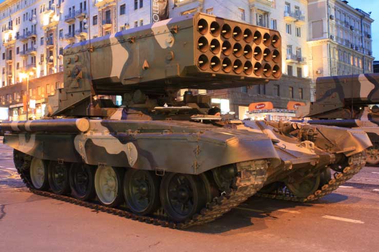 Clip: Soi uy lực “Hỏa thần” TOS-1A của Quân đội Nga